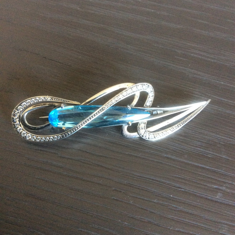 Sterling Silver brooch.